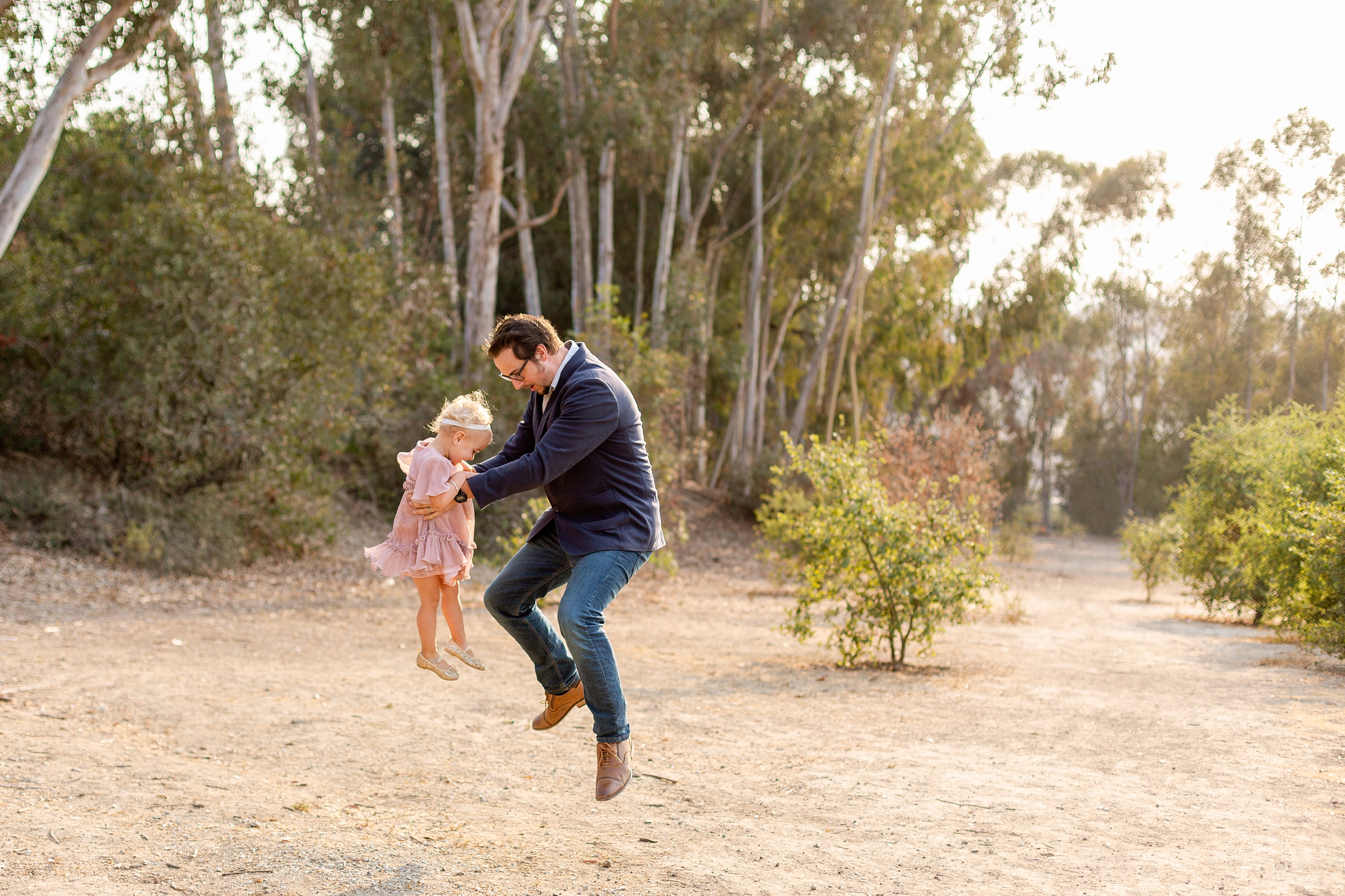 father daughter moment during los angeles maternity session