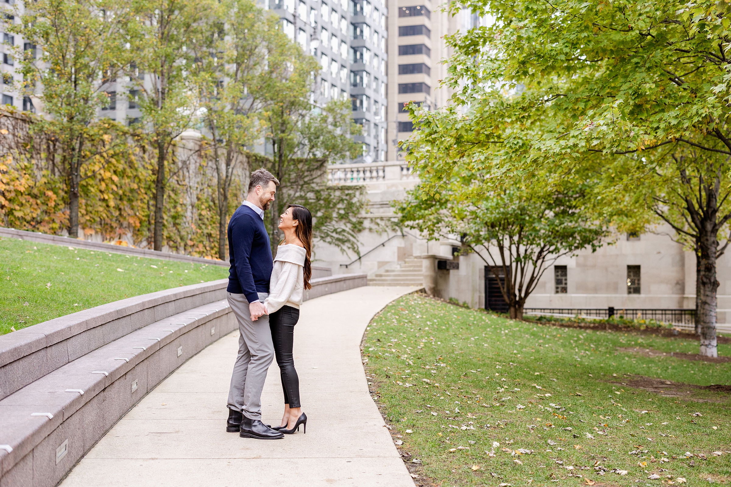 fall engagement photos in downtown Chicago